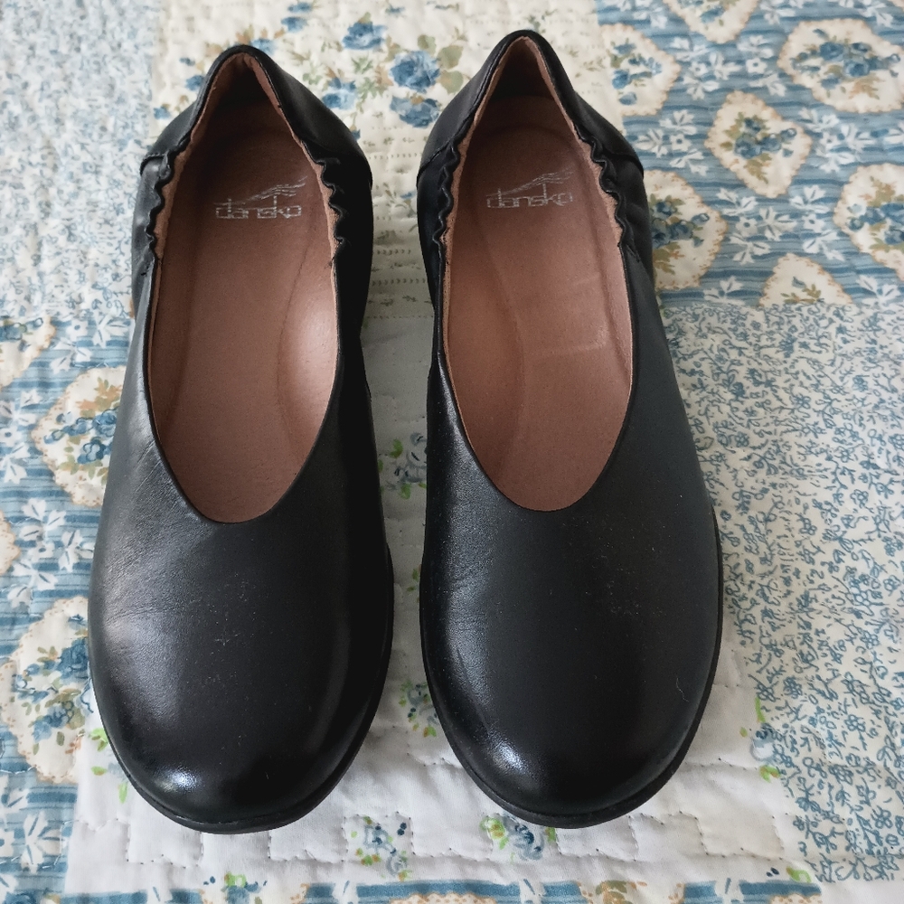 Dansko Black Flats 8.5 ...39